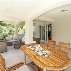 6 Bedroom Beachfront Villa with Heated Pool near Vela Luka on Korcula Island, Sleep 12